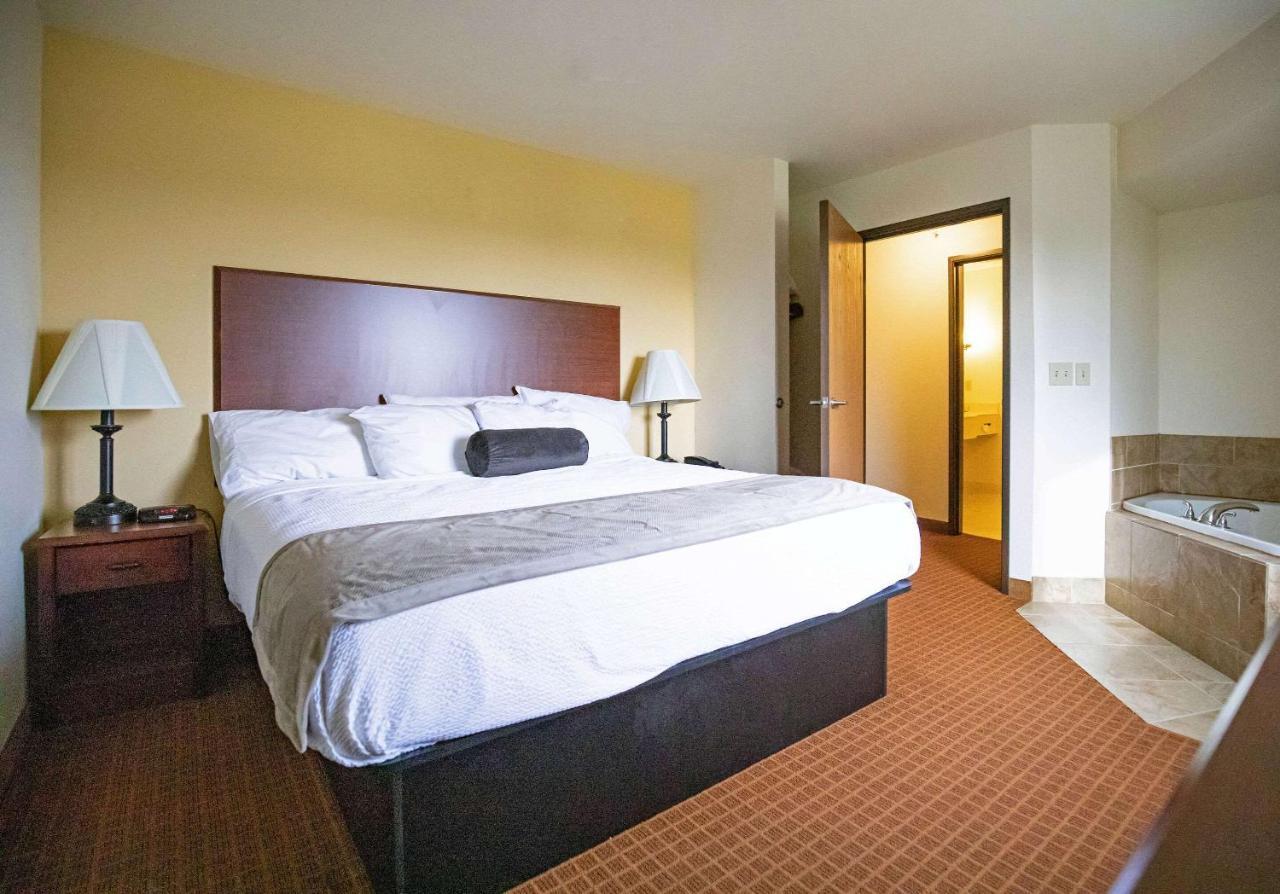 Hotel Rodeway & Hoisington
